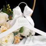 Бяла закачалка за булка 1